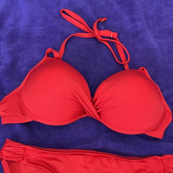 Red Bikini - Picture 3 of 5